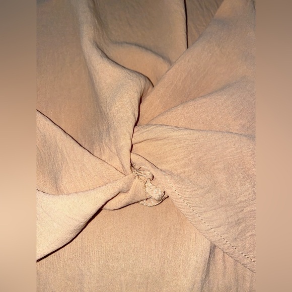 Six Fifty Do The Twist Blouse Medium Career Business Office Work NWT Lightweight - Picture 6 of 6